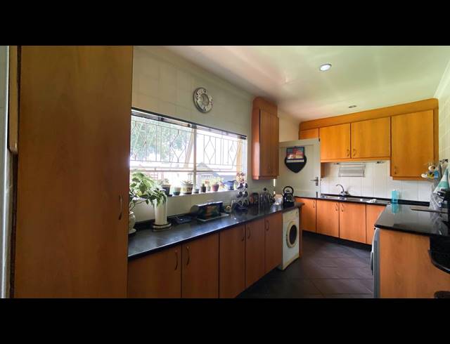 3 BEDROOM HOUSE RENTED IN BRACKENHURST